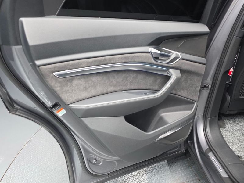 2020 Audi e-tron 55 Quattro photo 25