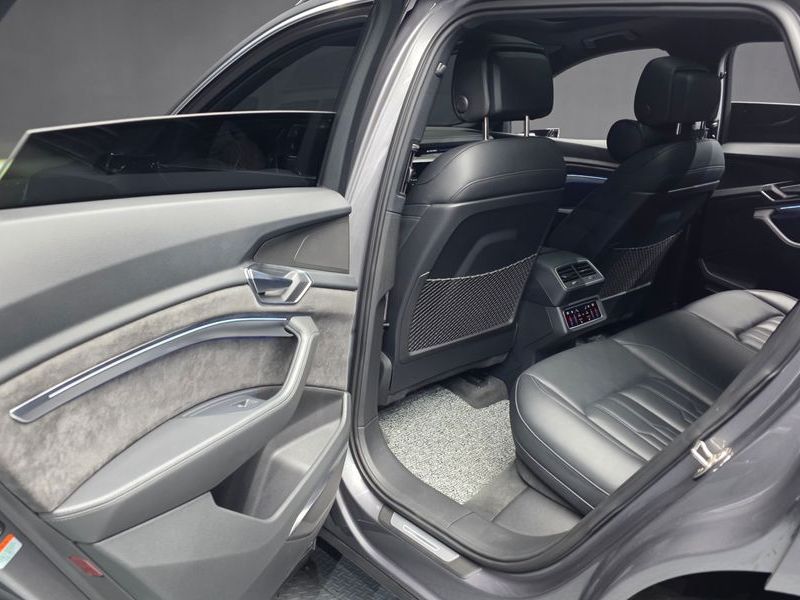 2020 Audi e-tron 55 Quattro photo 26