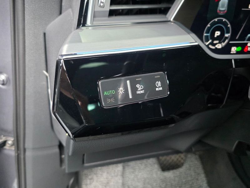2020 Audi e-tron 55 Quattro photo 27