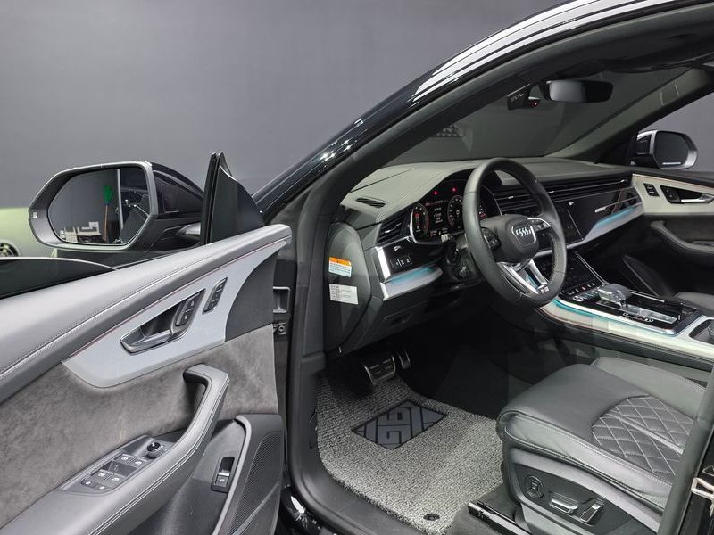 2022 Audi Q8 55 TFSI Quattro Premium photo 10