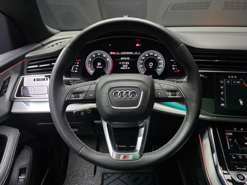 2022 Audi Q8 55 TFSI Quattro Premium photo 13