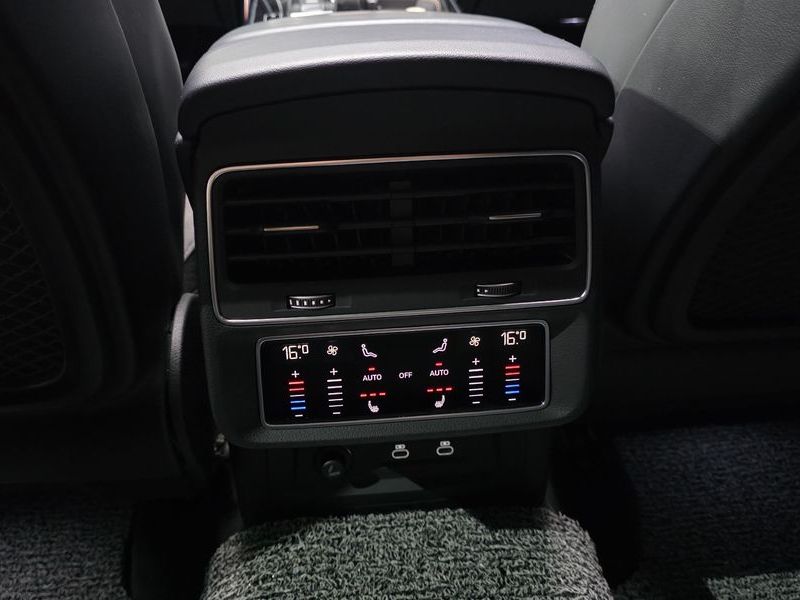 2022 Audi Q8 55 TFSI Quattro Premium photo 18