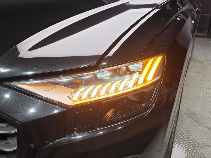 2022 Audi Q8 55 TFSI Quattro Premium photo 22