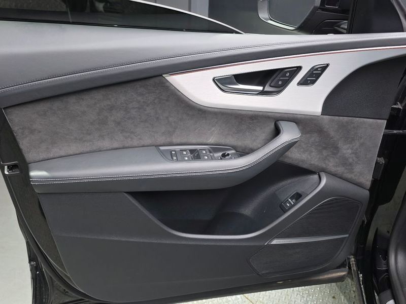 2022 Audi Q8 55 TFSI Quattro Premium photo 24