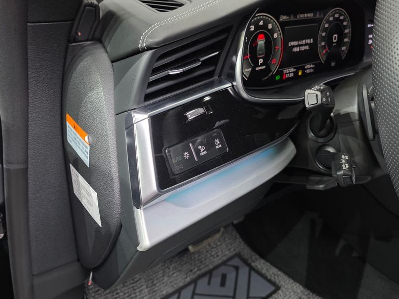 2022 Audi Q8 55 TFSI Quattro Premium photo 27