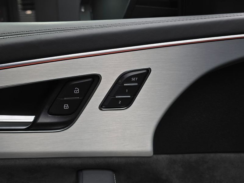 2022 Audi Q8 55 TFSI Quattro Premium photo 30