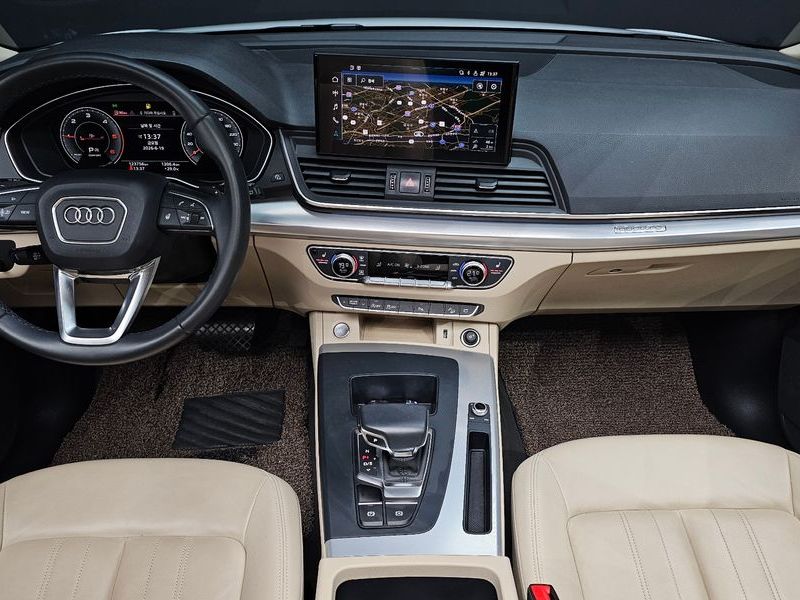 2021 Audi Q5 40 TDI Quattro photo 7