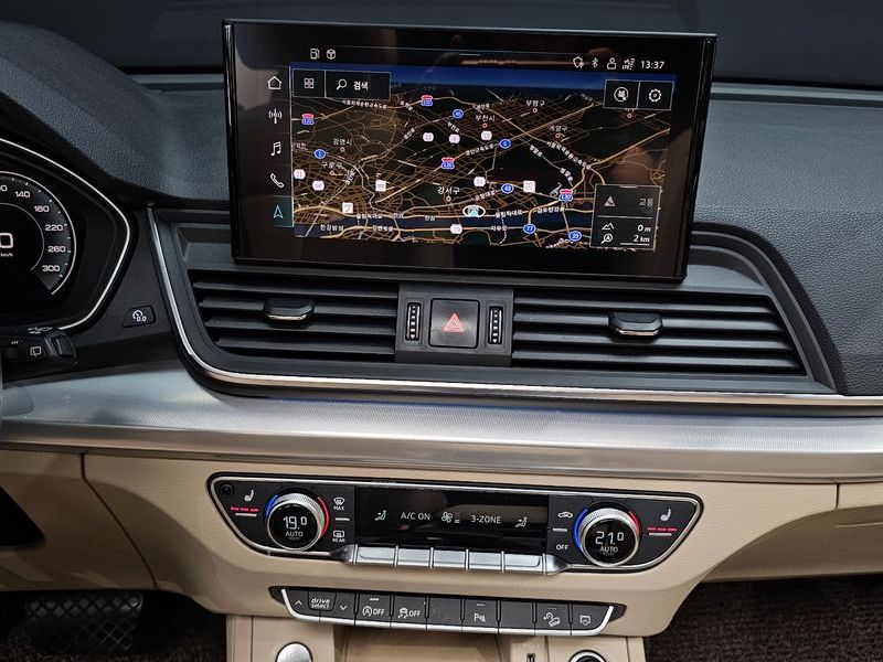 2021 Audi Q5 40 TDI Quattro photo 13