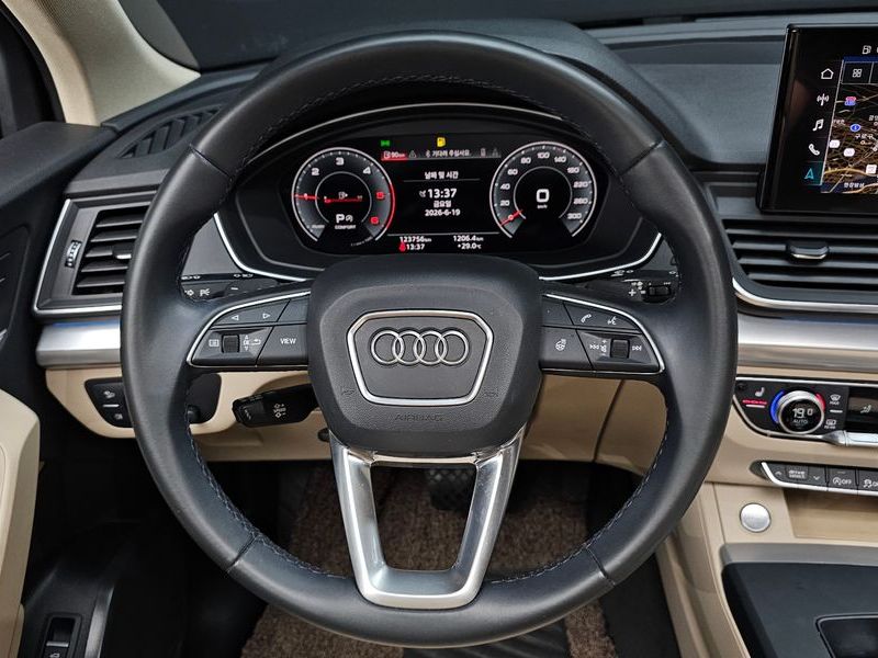 2021 Audi Q5 40 TDI Quattro photo 14