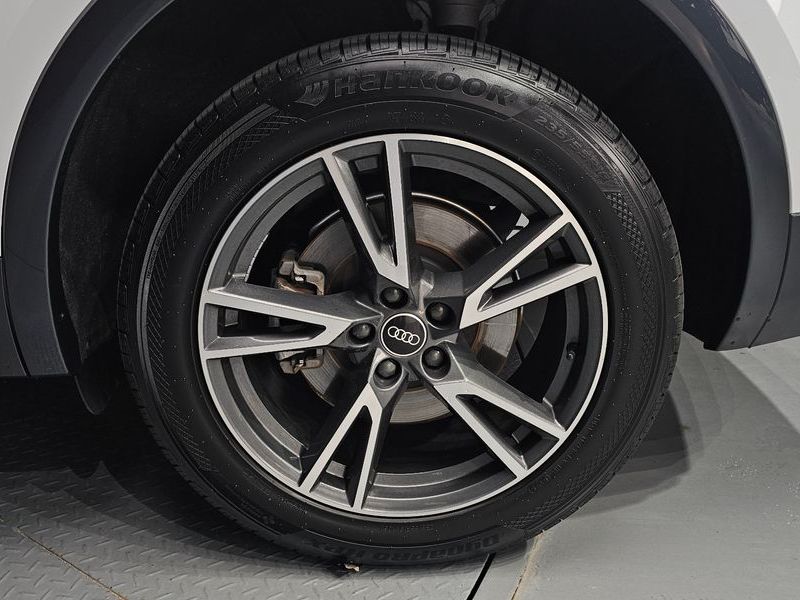 2021 Audi Q5 40 TDI Quattro photo 21