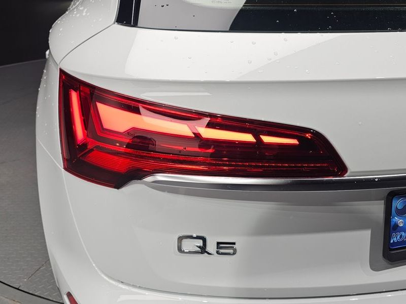 2021 Audi Q5 40 TDI Quattro photo 23