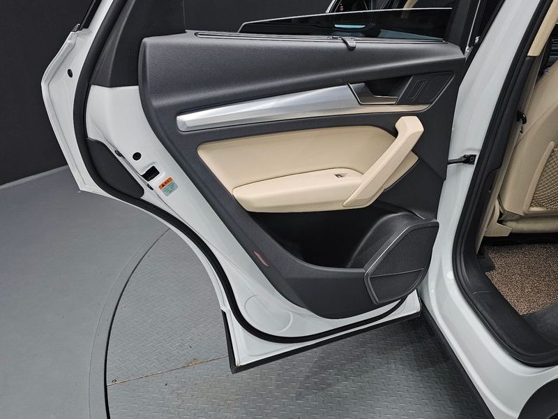 2021 Audi Q5 40 TDI Quattro photo 25