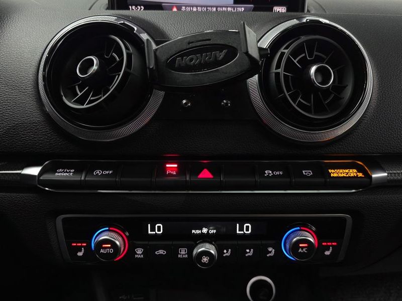 2018 Audi A3 40 TFSI 8V photo 18