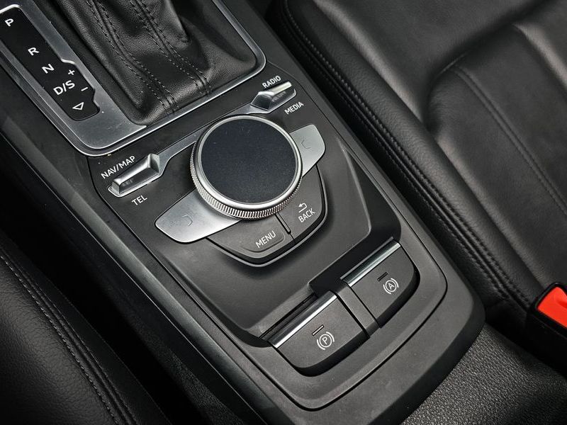 2023 Audi Q2 35 TDI Premium photo 16
