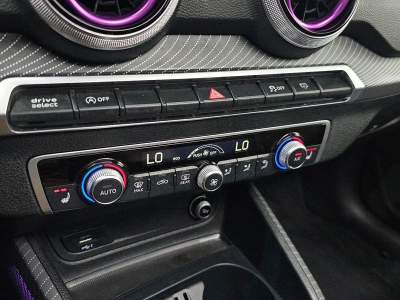 2023 Audi Q2 35 TDI Premium photo 17