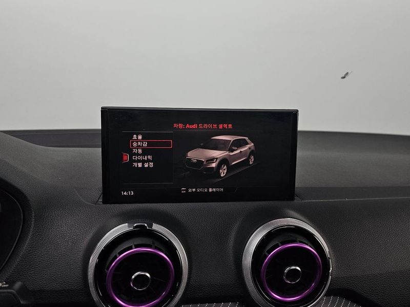 2023 Audi Q2 35 TDI Premium photo 18