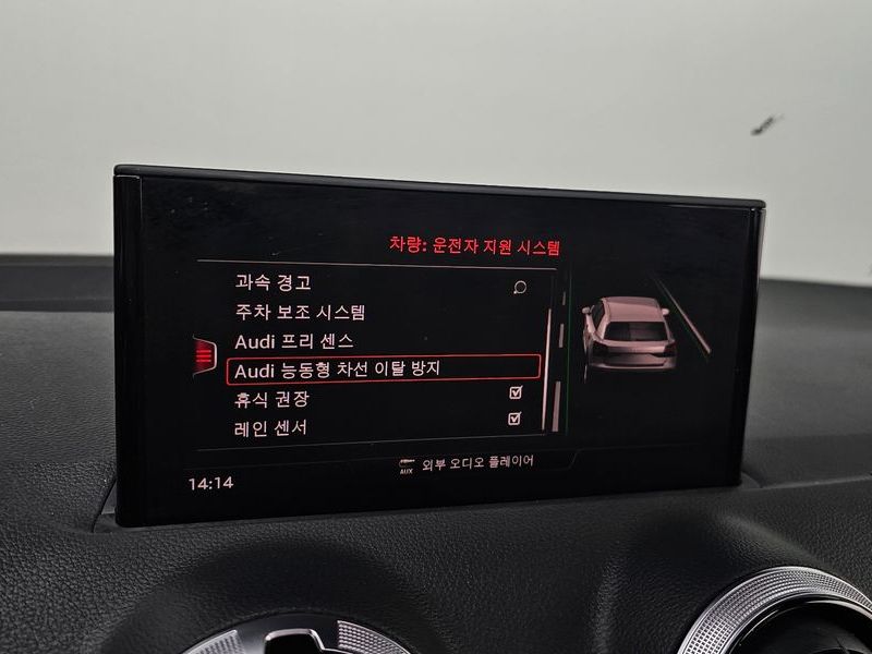 2023 Audi Q2 35 TDI Premium photo 19
