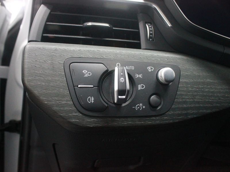 2023 Audi A4 35 TDI Premium photo 11