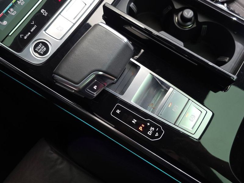 2023 Audi A8 55 TFSI Quattro Premium LWB photo 9