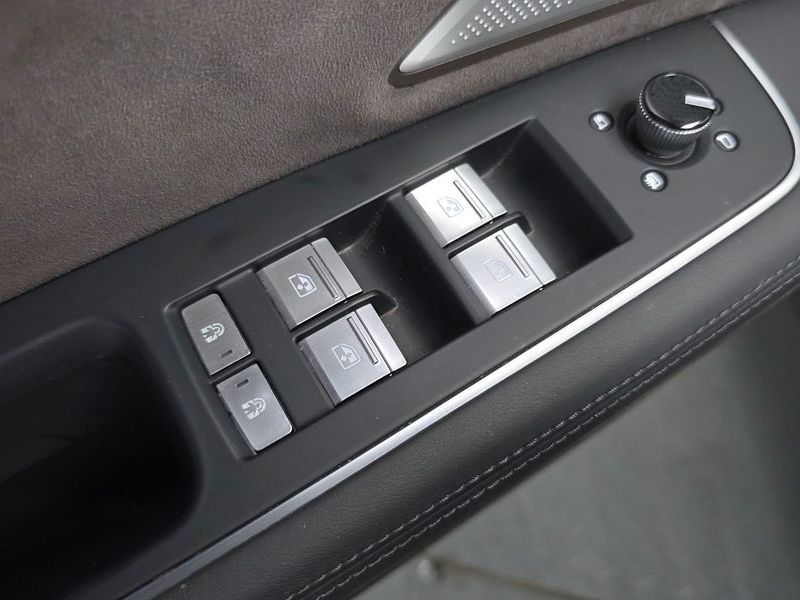 2023 Audi A8 55 TFSI Quattro Premium LWB photo 28