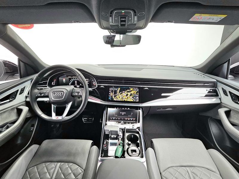 2023 Audi Q8 55 TFSI Quattro Premium photo 7