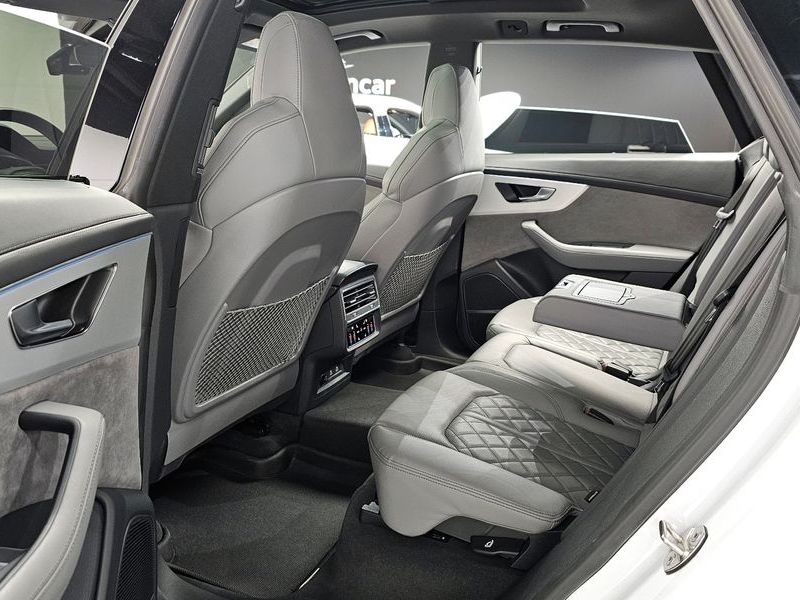 2023 Audi Q8 55 TFSI Quattro Premium photo 10