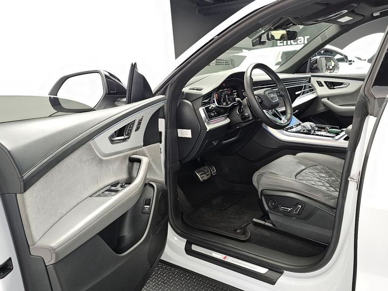 2023 Audi Q8 55 TFSI Quattro Premium photo 11