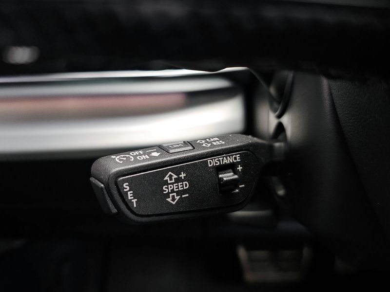 2023 Audi Q8 55 TFSI Quattro Premium photo 12
