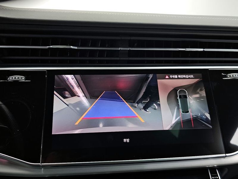 2023 Audi Q8 55 TFSI Quattro Premium photo 15