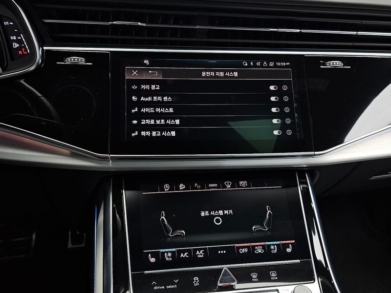 2023 Audi Q8 55 TFSI Quattro Premium photo 16
