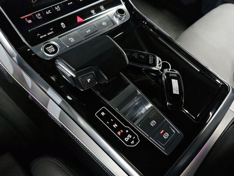 2022 Audi Q8 55 TFSI Quattro Premium photo 9