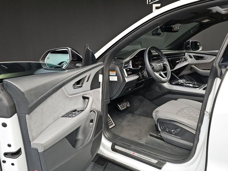 2022 Audi Q8 55 TFSI Quattro Premium photo 11