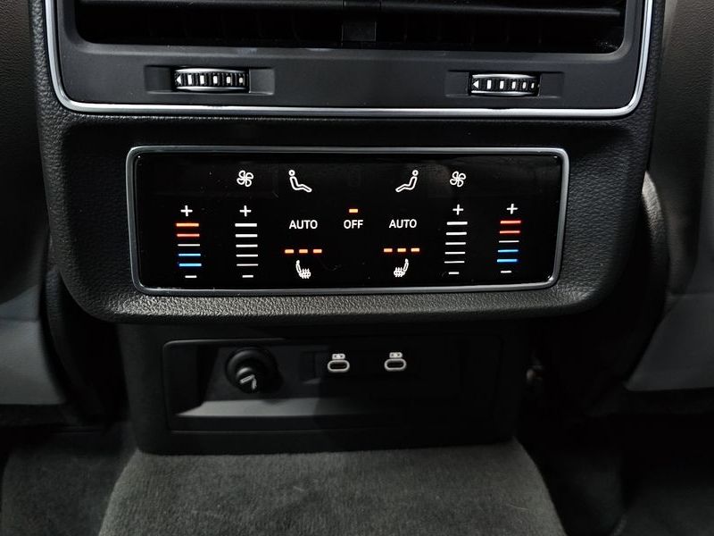 2022 Audi Q8 55 TFSI Quattro Premium photo 17