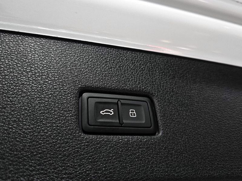 2022 Audi Q8 55 TFSI Quattro Premium photo 18