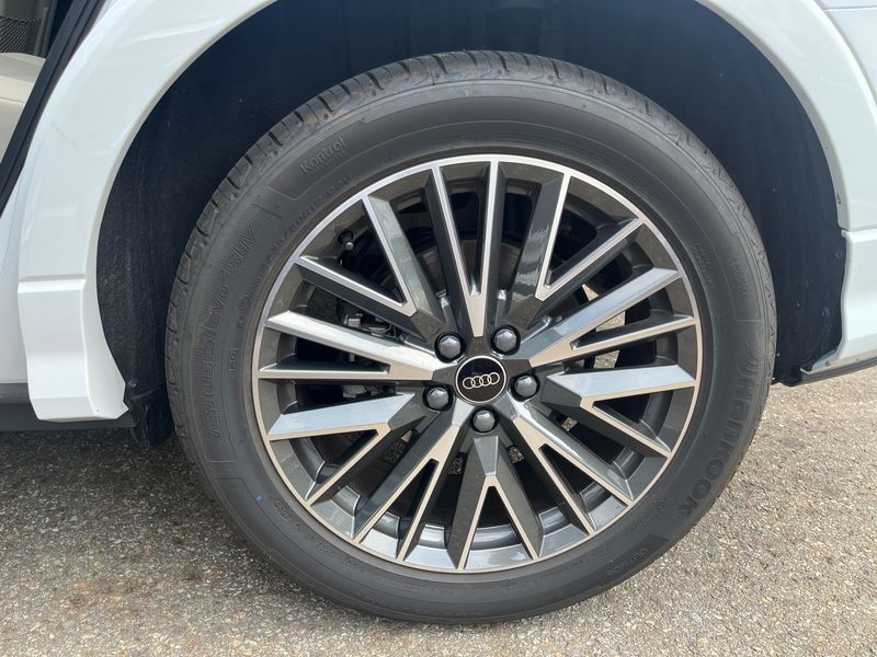 2026 Audi Q3 40 TFSI Quattro Premium photo 7