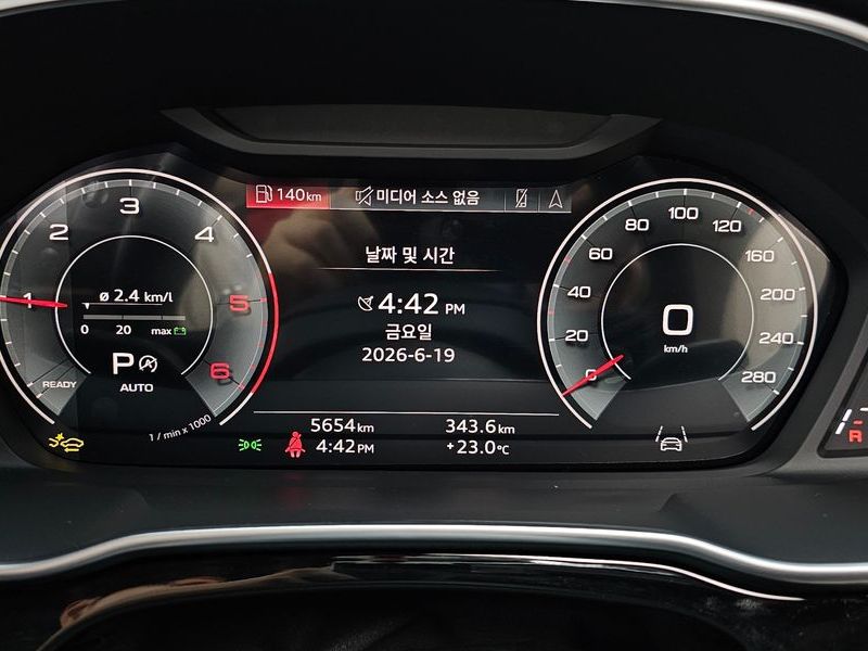 2025 Audi Q3 35 TDI Premium photo 8