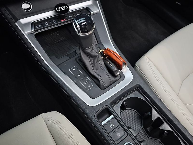 2025 Audi Q3 35 TDI Premium photo 9