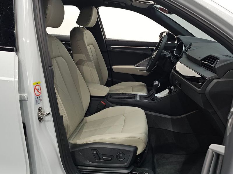 2025 Audi Q3 35 TDI Premium photo 10