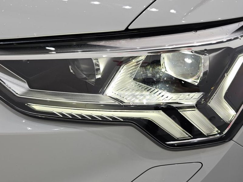 2025 Audi Q3 35 TDI Premium photo 22