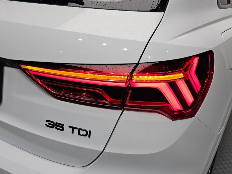 2025 Audi Q3 35 TDI Premium photo 23