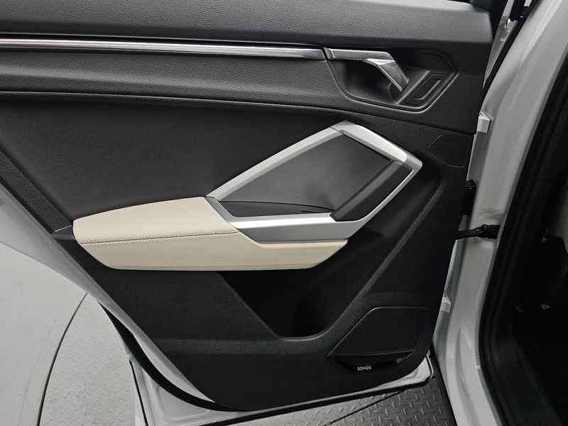 2025 Audi Q3 35 TDI Premium photo 25