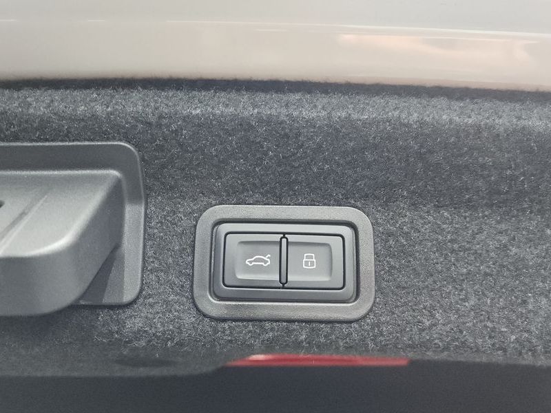 2023 Audi A6 45 TFSI Quattro Premium photo 16