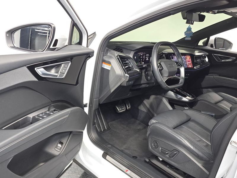 2022 Audi e-tron 40 Premium Sportback photo 10