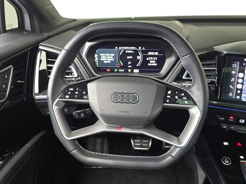 2022 Audi e-tron 40 Premium Sportback photo 13