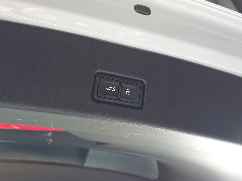 2022 Audi e-tron 40 Premium Sportback photo 16