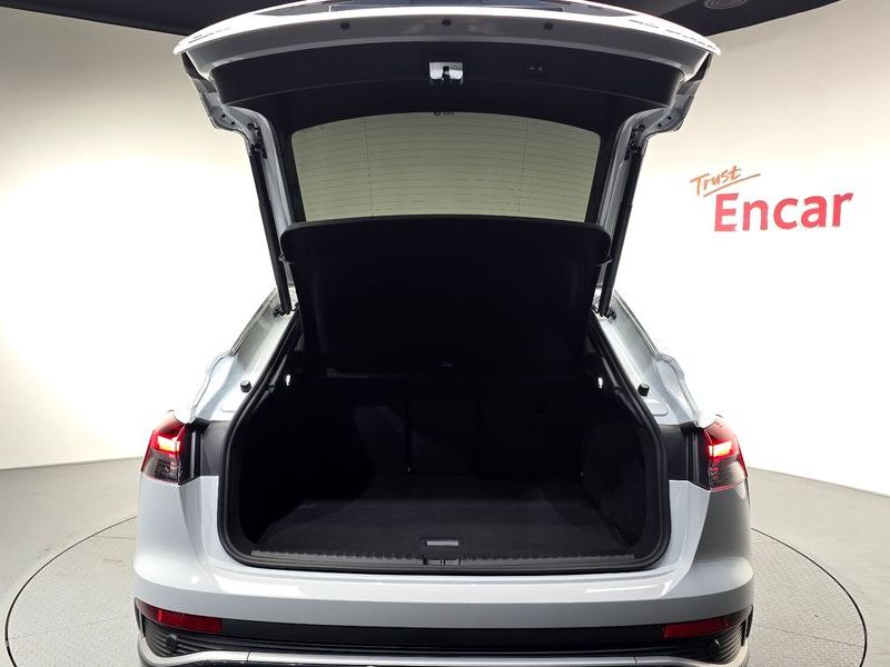 2022 Audi e-tron 40 Premium Sportback photo 17