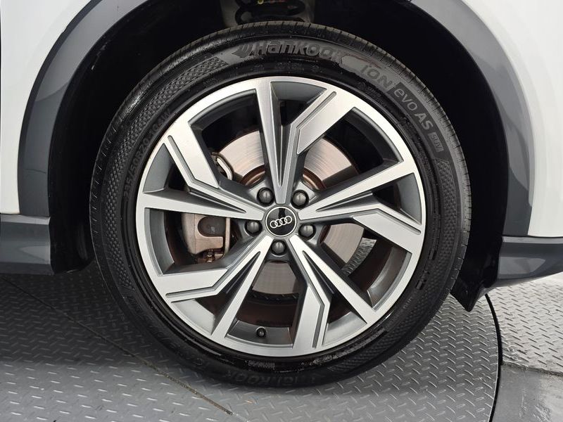 2022 Audi e-tron 40 Premium Sportback photo 21