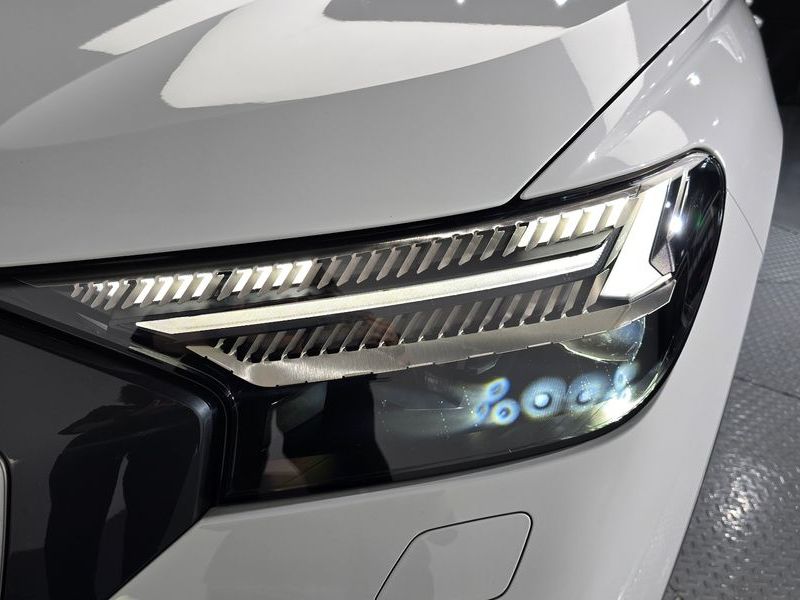2022 Audi e-tron 40 Premium Sportback photo 22