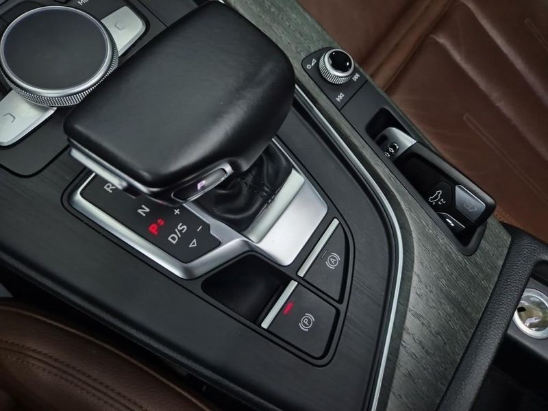 2019 Audi A4 40 TFSI Premium photo 11