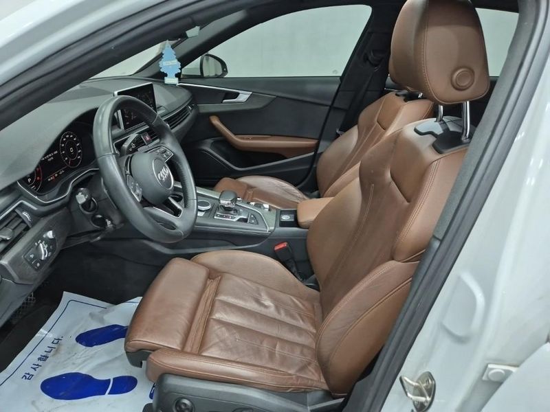 2019 Audi A4 40 TFSI Premium photo 13